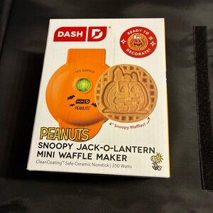 Dash Peanuts Snoopy Jack-O-Lantern Mini Waffle Maker